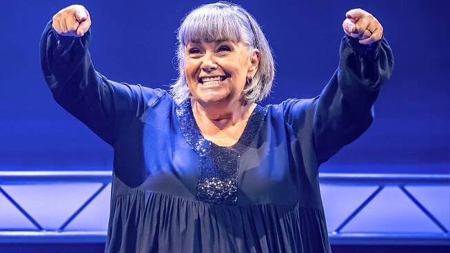 Dawn French is a Huge Tw*t - Extended version