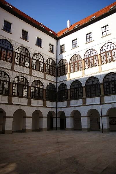 Uherský Ostroh (zámek) – Wikipedie