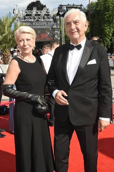 Zahájení festivalu ve Varech plné hvězd: Na červeném koberci zářili Havlová, Dyková, Geislerová i Voráček se svou láskou