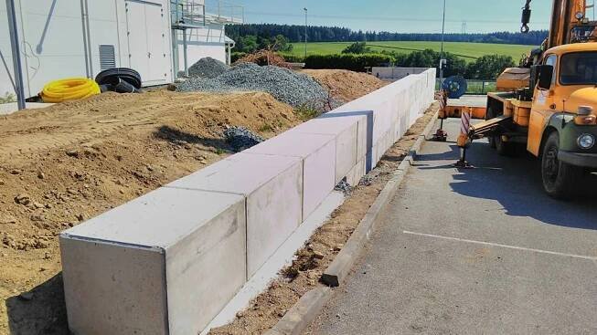 Dolní Kralovice - opěrná stěna - MegaBeton - betonový blok
