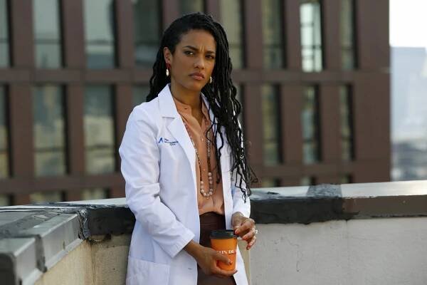 Nemocnice New Amsterdam - Rituály - Z filmu - Freema Agyeman