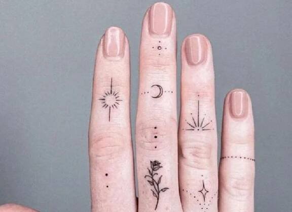 Tatuajes pequeños en dedos