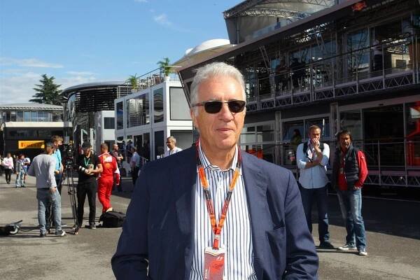 Piero Ferrari získá prodejem akcií miliardy, jeho snem však bylo závodit
