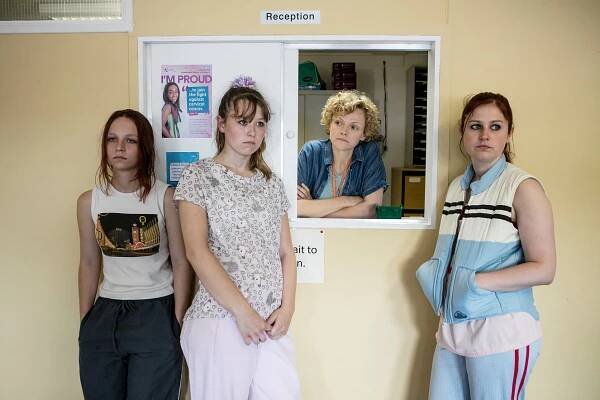 Three Girls - Z filmu - Molly Windsor, Liv Hill, Maxine Peake, Ria Zmitrowicz