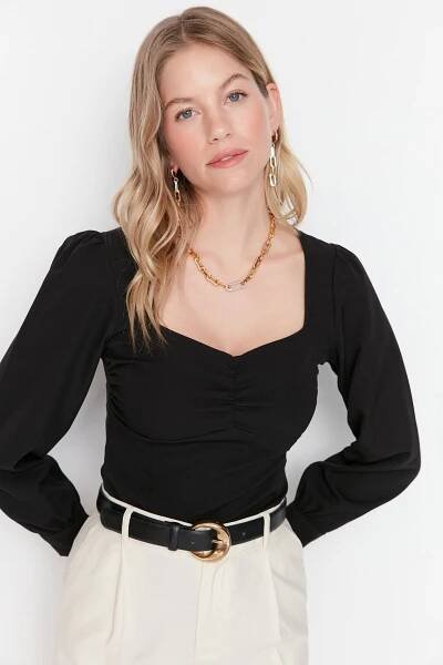 Trendyol Collection Detailní tkaná halenka Black Gather TWOAW23BZ00633