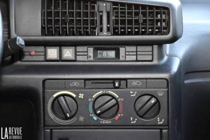 Peugeot 405 - netopí, elektronické topení? Plus střešní okno údržba