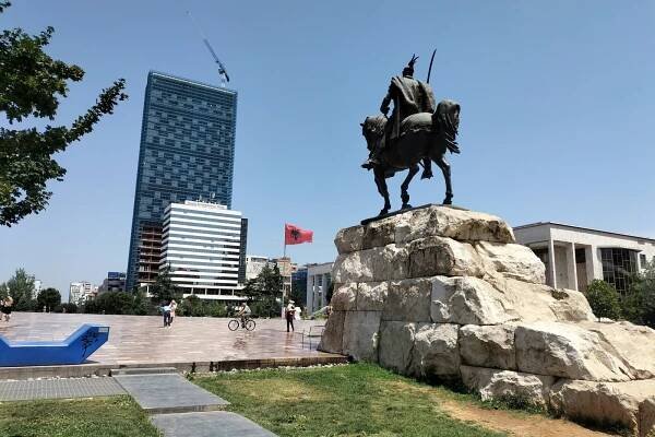 Skanderbeg Square, Tirana