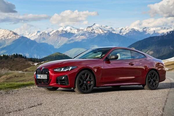 2025 BMW M440i Coupe Shows Off Its New Lights