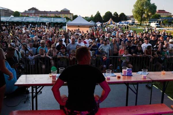 Vyprodané Slavnosti Jihu. „Boj“ o vstupenky na neděli lidé nevzdávali