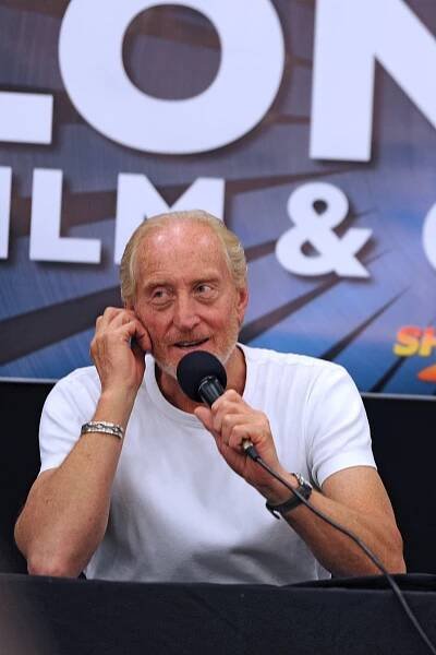 Soubor:Charles Dance 2012.jpg