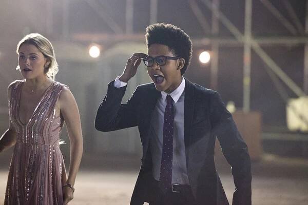 Runaways - Doomsday - Z filmu - Virginia Gardner, Rhenzy Feliz