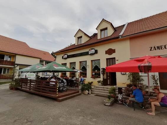 Zámecká restaurace | 602 495 295