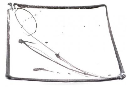 Tác Edako keramický, se zvýšeným okrajem, bílý s kaňkami 16 x16 cm