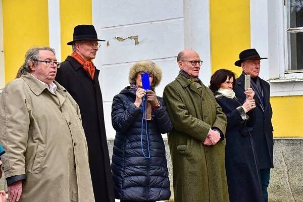 FOTO: V Jimramově odhalili pamětní desku Richardu Belcredimu, podívejte se