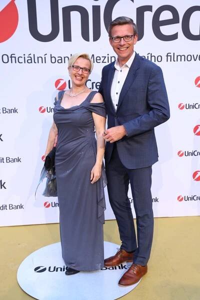 FOTO: Kupka s manželkou jako tradiční politický pár. – stránka 8