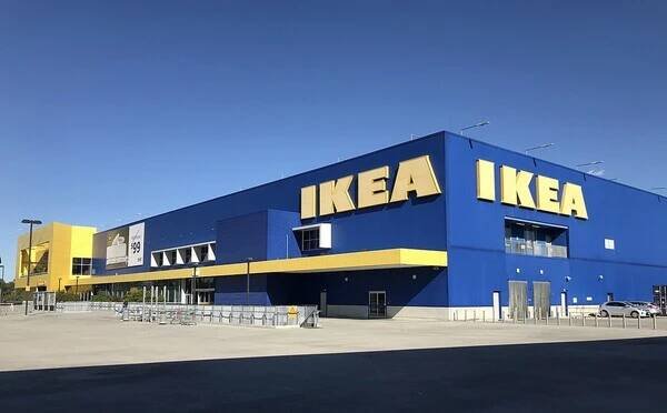 Ikea stahuje z prodeje lampy. Lidem hrozí zásah elektrickým proudem