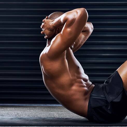 Crunches: So führst du sie richtig aus