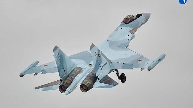 Rusové ztratili Su-35 ve vzdušném boji se starší F-16. Pomohl švédský letoun včasné výstrahy