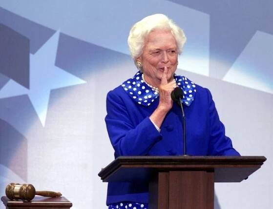 Ve věku 92 let zemřela bývalá první dáma Barbara Bushová. Svou normálností získala přízeň mnoha Američanů