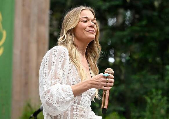 LeAnn Rimes Is Us Weeklys Woman Crush Breaking Down 5 Reasons Why