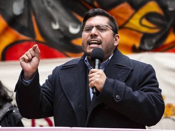 Ald. Carlos Ramirez-Rosa (35th) speaks at a rally for striking Chicago Teachers Union and SEIU Local 73 members in 2019. 