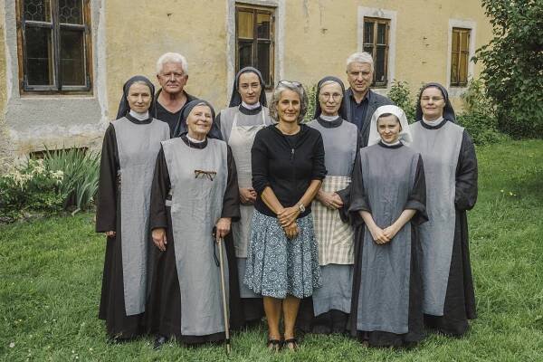 Corinna Harfouch, Miroslav Nemec, Christiane Blumhoff, Constanze Becker, Maris Pfeiffer, Ulrike Willenbacher, Udo Wachtveitl, Maresi Riegner, Petra Hartung - Místo činu - Wunder gibt es immer wieder - Promo