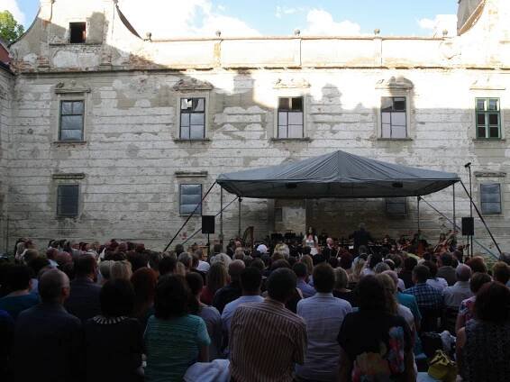 Koncert pro Uherčice vynesl sto osmdesát tisíc korun