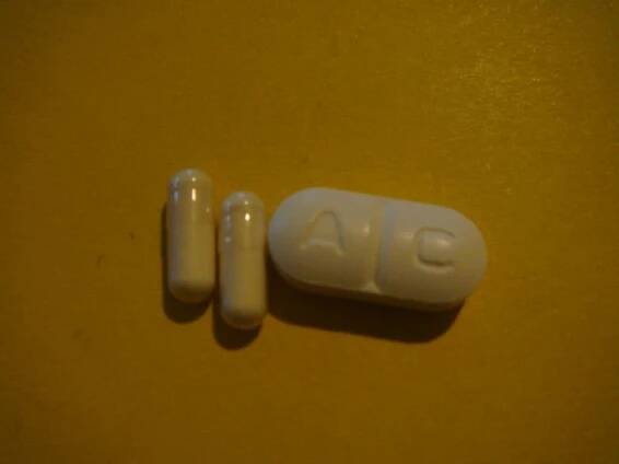 Amoxicilin vs Augmentin: Rozdíl a srovnání