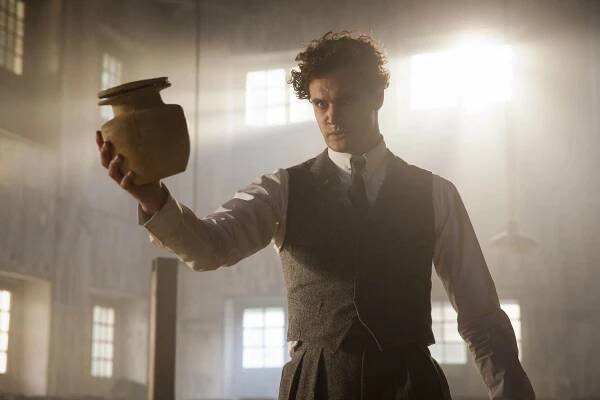 Tom Bateman