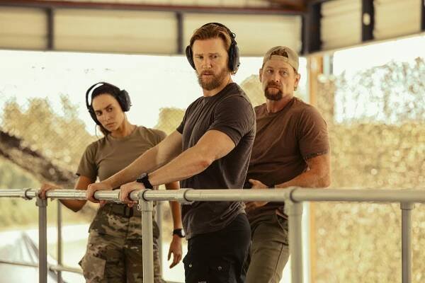 Genesis Rodriguez, Thad Luckinbill, Max Martini - Lioness - Přišel i pavouk - Z filmu