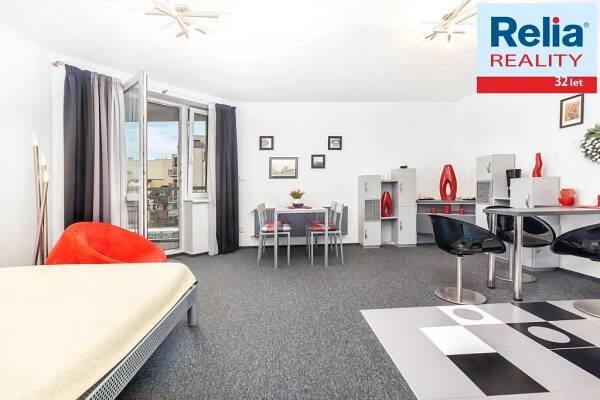 Cihlový byt 1+kk s lodžií a garážovým stáním, 41 m2 - Pardubice