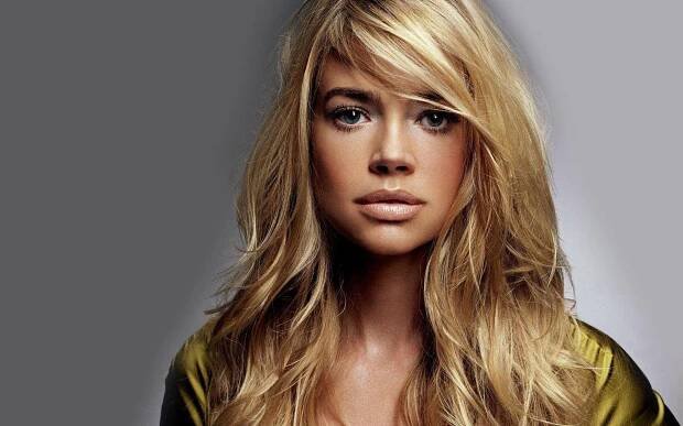 Hollywood Star Denise Richards Alluring Photoshoot Wallpaper