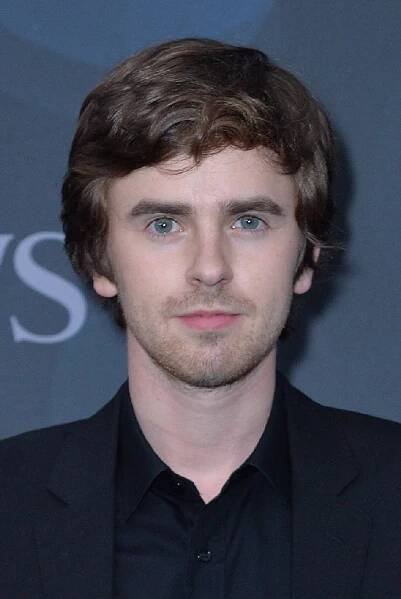 Foto k tématům Freddie Highmore, Karlík a továrna na čokoládu – stránka 1