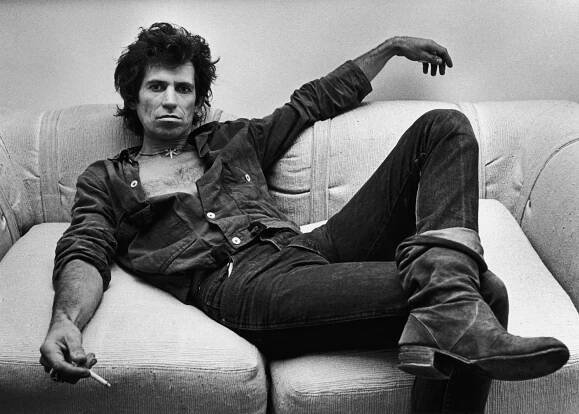 V žilách rokenrol, dříve i drogy. Keith Richards slaví osmdesát