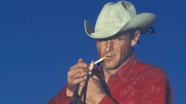 Zemřel první Marlboro Man. Nikdy nekouřil - Novinky