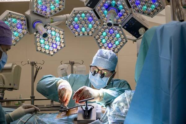 Obrazem: Jak se přišívá bypass? Nahlédněte pod ruce kardiochirurgů