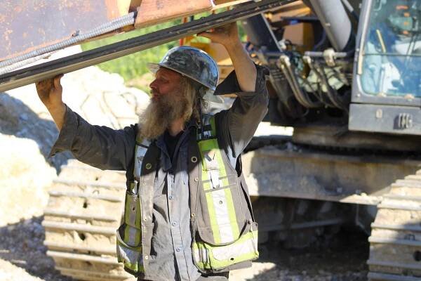 Len Hoekstra under machinery. 