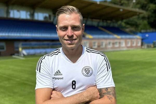 Ševci zpevňují defenzivu, posilují kraj hřiště. Domů se z Kypru vrací odchovanec Tomáš Čelůstka - FC Zlín