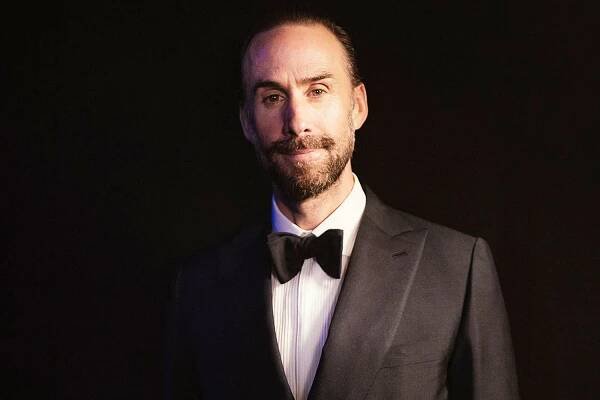 Joseph Fiennes Recalls Holding Newlywed as She Died After Horse Crushed Her During 'Horrific' Vacation Accident