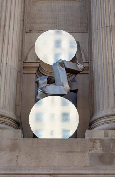 Thumbnail - Carol Bove, The séances aren’t helping IV, 2021. Stainless steel and aluminum, 15 feet 2 ¾ inches × 5 feet 11 inches × 9 feet 4 inches (464.2 × 180.3 × 284.5 cm) Installation view, The Facade Commission: Carol Bove: The séances aren’t helping, Metropolitan Museum of Art, New York, March 1–October 26, 2021 © Carol Bove Studio LLC. Photo: Jason Schmidt