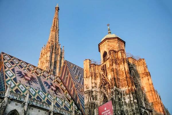  Picture of the Stephansdom taken from below 