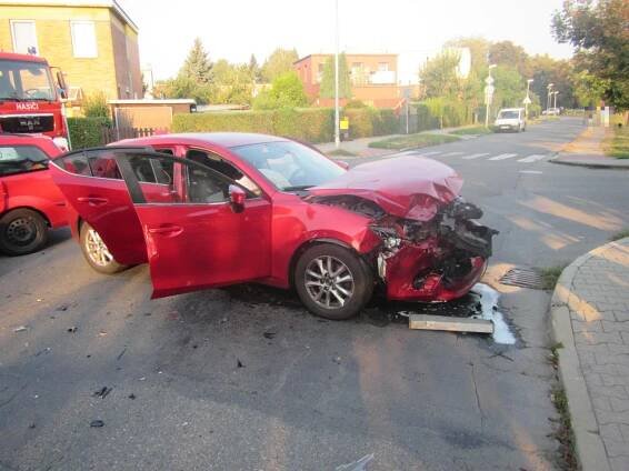 Tři zranění si vyžádala nehoda ve Zlíně, došlo k nehodě dvou osobních automobilů | POŽÁRY.cz - ohnisko žhavých zpráv | hasiči