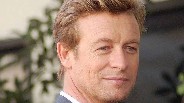Simon Baker ze seriálu Mentalista: Idol žen je dnes rozvedený, schází se s o 25 let mladší kráskou