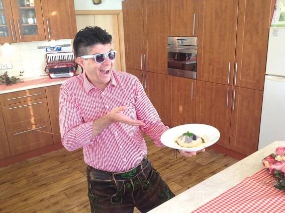 Užasný recept na Alpský knedlíky s vanilkovým krémem (Germknödel mit Vanillesoße) Vařte s Majklem