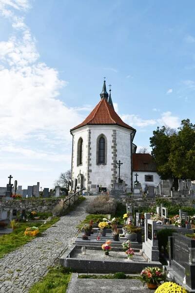Kvášňovice | Detail hřbitova | Databáze historických hřbitovů