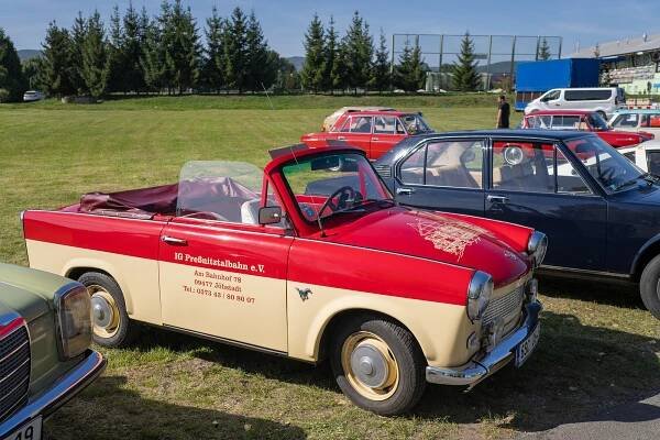 OBRAZEM: Sraz veteránů Spořická šedesátka přilákal automobily i motorky