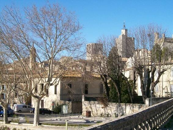 Uzes