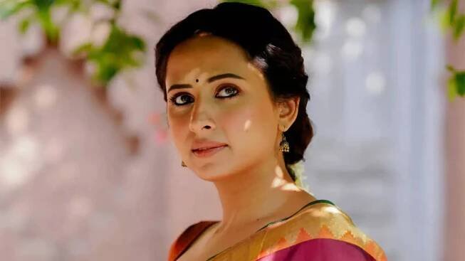 Sargun Mehta’s timeless appeal never fades