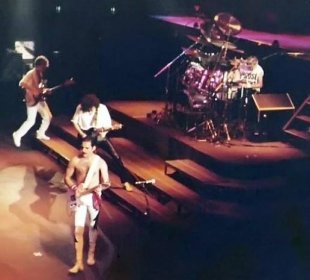 Queen zpívali před 29 lety maďarsky - VIDEO