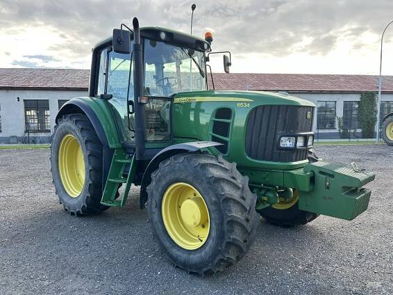 Traktor John Deere 1026R | STROM PRAHA a.s. 